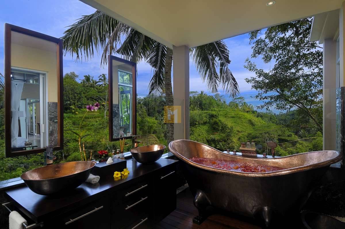 11 sensational hotel baths with a view